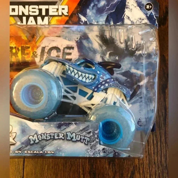Monster Jam Fire & Ice 2-Pack: Megalodon & Monster Mutt Dalmatian - BRAND NEW! - Picture 5 of 8